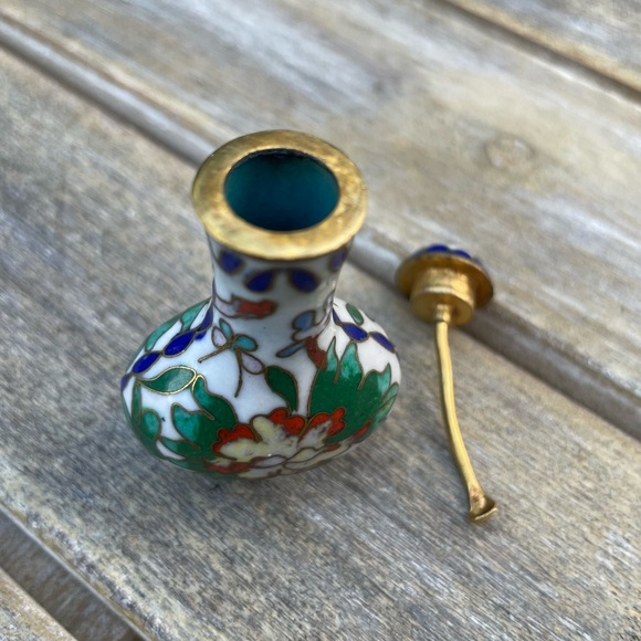 Chinese cloisonné enamel snuff bottle - Picture 6 of 7